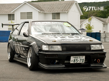 Those guys over at 7TUNE have a few AE86 wallpapers available in a bunch of 