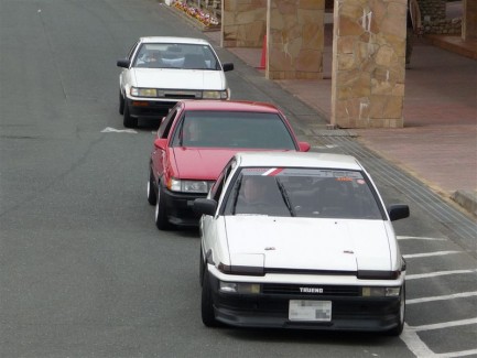 dots ae86 3 in a row